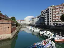 Livorno, Geb�ude und Teil der Festung am Kanal Fossi (18.06.2019)