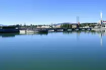 Rheinfelden AG, der aufgestaute Rhein vor dem Wasserkraftwerk, rechts die deutsche Seite, Sept.2019