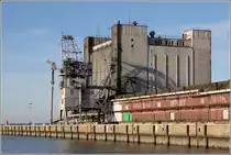 Emden. Getreideumschlaganlage und Silo der ELAG Emder Lagerhaus und Automotive GmbH am Au�enhafen. 22.09.2019