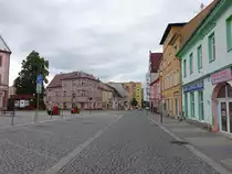 Jirkov / G�rkau, historische H�user in der Kostelni Stra�e (07.07.2019)