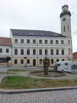 Klasterec nad Ohri / Kl�sterle an der Eger, Rathaus am Marktplatz (07.07.2019)