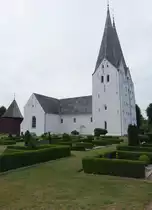 Broager, romanische Ev. Kirche mit gotischem Doppelturm (20.07.2019)