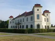 Schloss Hajos, Barockschlo� mit vier Eckt�rmen, erbaut bis 1739 als Sommerresidenz des Erzbischofs (24.08.2019)