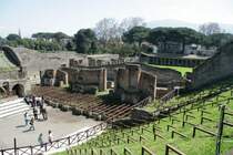 Hinter dem gro�en Theater ist das Stadion zu sehen. Pompeji, 29.03.2008
