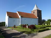 Stenderup, romanische Ev. Kirche aus Schwemmstein, erbaut im 12. Jahrhundert (24.07.2019)
