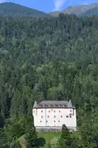 Das Schloss Lengberg befindet sich auf einem kleinen H�gel an der Nordseite des Drautals in Tirol. (August 2019)
