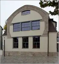 Weimar. Der Hufeisengiebel der Kunstgewerbeschule Weimar. Das Geb�ude wurde 1905-06 von Henry van de Velde entworfen und geh�rt zum UNESCO-Weltkulturerbe  Das Bauhaus und seine St�tten in Weimar, Dessau und Bernau . 19.10.2019