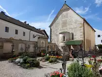 V�ls am Schlern, Friedhofskapelle St. Michael, erbaut im 12. Jahrhundert (14.09.2019)