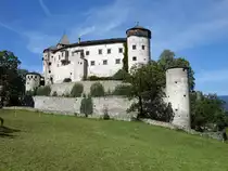 V�ls, Schloss Pr�sels, Stammburg der Herren von V�ls, erbaut ab 1279, Ausbau Anfang des 16. Jahrunderts zu einer prunkvollen, sp�tgotischen Schlossanlage durch Leonhard dem �lteren (14.09.2019)
