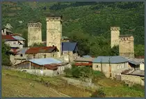 Alte Swanent�rme dominieren das Ortsbild des Dorfes Lagami bei Mestia. (14.09.2019)