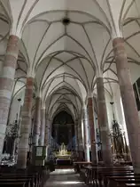 Pergine Valsugana, sp�tgotischer innenraum in der Pfarrkirche della Nativita, Hochaltar von Antonio Sartori (16.09.2019)