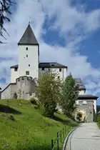 Die S�dseite von Burg Mauterndorf in der gleichnamigen Gemeinde. (August 2019)