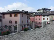 Castello Tesino, historische Geb�ude an der Piazza San Giorgio (17.09.2019)