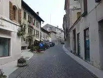 Feltre, historische Geb�ude in der Via Mezzaterra (17.09.2019)