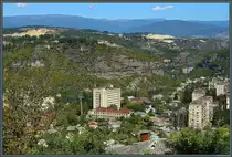 Die georgische Stadt Tschiatura war ein Zentrum des Manganbergbaus. F�r die Bergarbeiter wurden Wohngebiete mit Plattenbauten an den steilen H�ngen des Tals errichtet. In den 1990er Jahren kam es mit der Wirtschaftskrise zu einem Zusammenbruch der �ffentlichen Strom- und Wasser-Versorgung, was zu einem deutlichen Bev�lkerungsr�ckgang f�hrte. (18.09.2019)