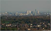 Blick vom Gasometer in Oberhausen auf die Nachbarstadt Essen.