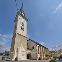 Die dem heiligen Jakobus geweihte sp�tgotische Hauptpfarrkirche steht am Ende des Hauptplatzes von Villach. (August 2019)