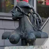 Eine gew�hnungsbed�rftige B�ste, so gesehen Mitte September 2019 in Stuttgart.