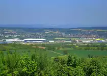 Sinsheim, Blick von der 333m hoch gelegenen Burg Steinsberg Richtung Nord, auf die Stadt, und das Fu�ballstadion der TSG Hoffenheim, April 2014
