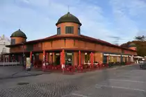 OLH�O (Concelho de Olh�o), 29.01.2019, die �stliche Markthalle in der untergehenden Abendsonne