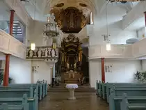 Thurnau, barocker Innenraum der Schlo�kirche St. Laurentius, Altar von Elias R�ntz, Kanzel von Bernardino Quadri (16.04.2017)