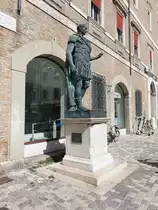Rimini, Julius Cesaer Denkmal an der Piazza Tre Martiri (21.09.2019)