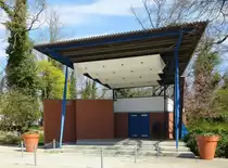 Bad Bellingen, kleine B�hne f�r Konzerte und Veranstaltungen im Kurpark, April 2018