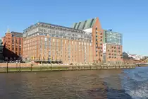 Hamburg, Gro�e Elbstra�e, am 30.10.2019: Wohn- und Gesch�ftshaus „Alter Speicher am Fischmarkt“, /