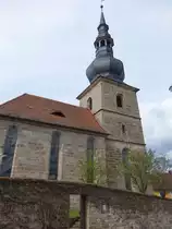 Hutschdorf, Evangelisch-lutherische Pfarrkirche Sankt Johannes der T�ufer, Saalkirche mit Chorturm, erbaut im 16. Jahrhundert (16.04.2017)
