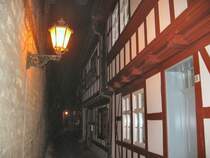 ERFURT, hist. Gasse neben den Augustinerkloster am Abend mit Fachwerkh�usern, Aufnahme von 2007