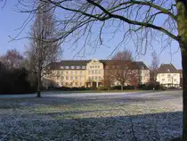 Jovyplatz mit Finanzamt in Gladbeck (Kreis Recklinghausen, NRW - Januar 2006)