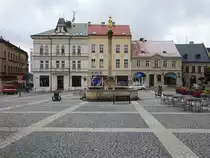 Turnov / Turnau, Mariens�ule und B�rgerh�user am Namesti Ceskehoraje (28.09.2019)