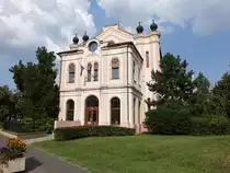 Szentes, Geb�ude der Stadtbibliothek in der Kossuth Lajos Utca (24.08.2019)