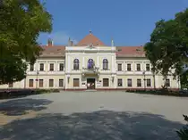 Abony / Wabing, Rathaus im Vigy�z�-Schloss am Kossuth Lajos Ter (25.08.2019)