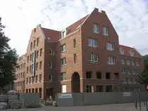 Das Neue Rathaus in Gladbeck kurz vor der Fertigstellung - noch steht der Bauzaun drumherum (Kreis Recklinghausen - September 2006)