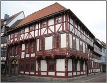 Hier im Bild das wom�glich ber�hmteste Fachwerkhaus in der G�ttinger Innenstadt, die Junkernsch�nke an der Ecke Barf��er- und J�denstra�e. Bemerkenswert sind die Schnitzereien mit biblischen Themen an den Fachwerksbalken. Das Bild stammt vom 23.03.2008.