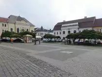 Rimavska Sobota / Gro�steffelsdorf, Hotel Tatra und Stadtbibliothek am Hlavne Namesti (27.08.2019)