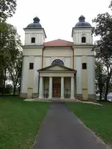 Halic, klassizistische Schlo�kirche, erbaut bis 1835 (27.08.2019)