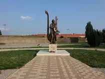 Komarno, Denkmal f�r Ladislav Pohrobok vor der Festung (27.08.2019)