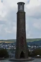 Das Streikdenkmal in Wiltz, aufgenommen im Herbst 2016.					                                                                                                                                                             Dies erinnert an den Generalstreik am 31. August 1942, 					                                                                                                                                                                                                      als die deutsche Besatzung den Obligatorischen Milit�rdienst einf�hren wollte.			                                                                                                                                                     Aus diesem Grund findet auch allj�hrlich am 31. August eine Gedenkzeremonie vor Ort statt.