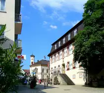 M�llheim, Blick von der Fu�g�ngerzone zum Markgr�fler Platz, rechts das Amtshaus und ehemaliges Forstamt, heute st�dtisches Verkehrsamt, Juni 2010