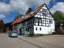 Pfeffingen, historische Fachwerkh�user in der Kreuzstra�e (21.05.2017)