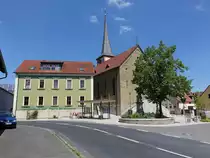 Opferbaum, kath. Pfarrkirche St. Lambertus, Saalbau mit eingezogenem Chor und n�rdlichem Chorturm, Kirchturm erbaut 1614, Langhaus von 1859 (27.05.2017)
