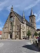 Gerolzhofen, Pfarrkirche St. Regiswindis, dreischiffige sp�tgotische Hallenkirche mit Ostturmpaar, erbaut im 15. Jahrhundert (28.05.2017)