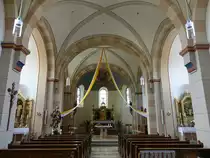 Neub�u am See, neuromanischer Innenraum der Pfarrkirche Mari� Namen, erbaut 1901 durch den Architekten  Johann Baptist Schott (03.06.2017)