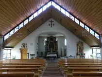 Gleiritsch, moderner Innenraum mit barockem Hochaltar in der Pfarrkirche Maria Magdalena (04.06.2017)