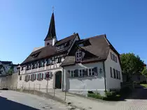 Henfenfeld, altes Schulhaus in der Kirchenstra�e, erbaut 1593, heute Ev. Gemeindehaus (11.06.2017)