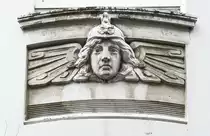 Detailaufanhme vom Geb�ude Nikolaistra�e 5 in Flensburg. Der Flensburger Jugendstil-Weg l�dt dazu ein, 20 besondere Geb�ude in der Innenstadt zu Fu� zu entdecken. Aufnahme: 2. Mai 2020.