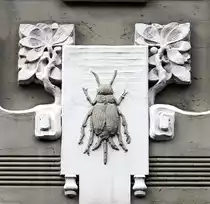 Detailaufnahme vom Geb�ude Nikolaistra�e 7 in Flensburg. 1905 wurde das Haus vom Architekten Heinrich Petersen om Auftrag des Druckereibesitzers und Verlegers der Flensburger Zeitung Friedrich Maa� errichtet. Aufnahme: 2. Mai 2020.