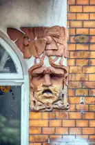 Jugendstil-Deko an der Toosb�ystra�e in Flensburg. Aufnahme: 2. Mai 2020.